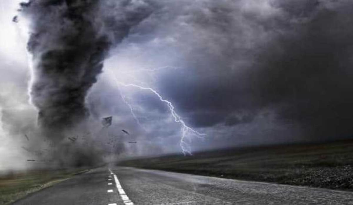 عاصفة رعدية 